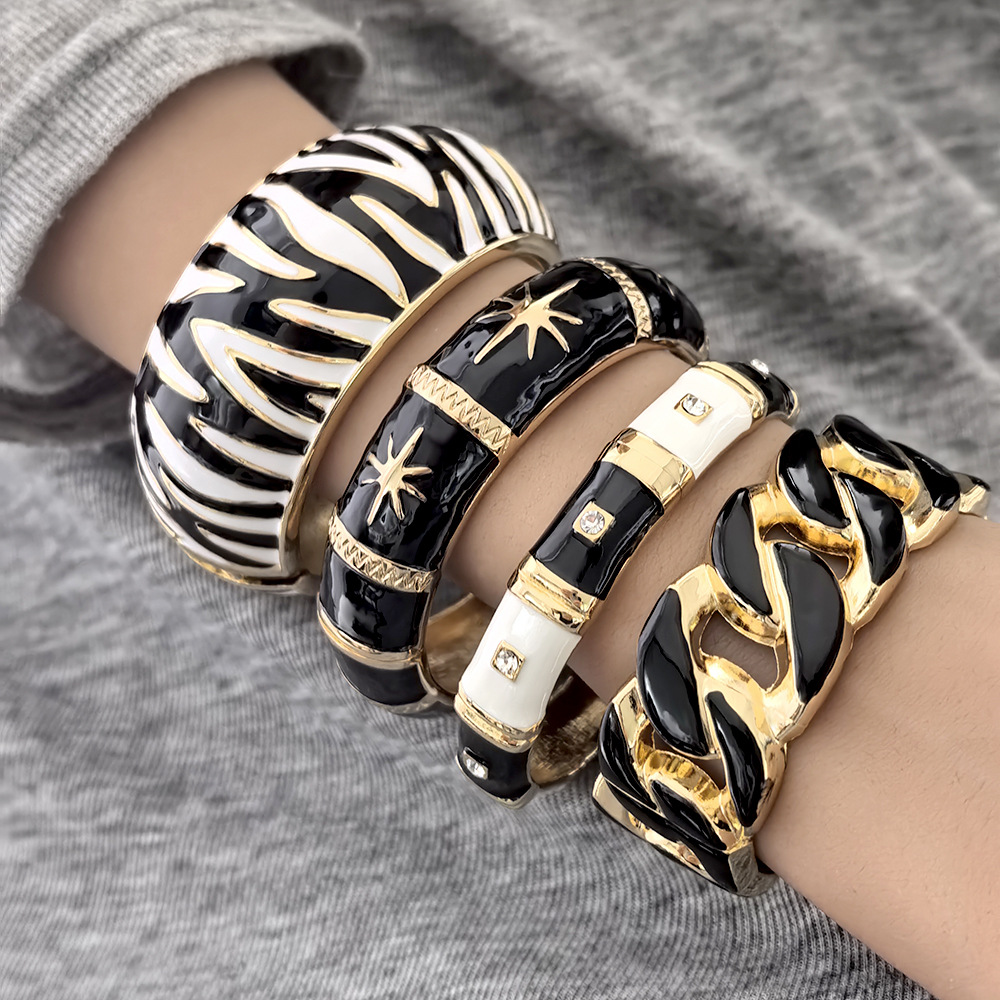 Enameled Golden Plated Zebra-P - Zebra Tablet Accessories 评论和价格