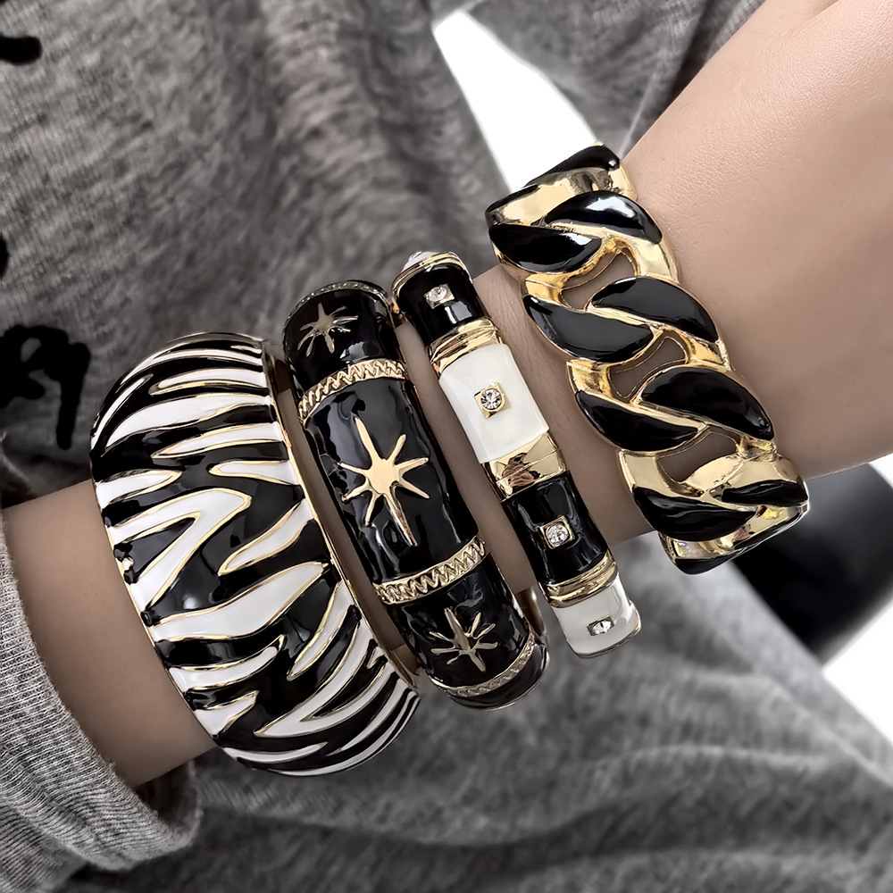 Enameled Golden Plated Zebra-P - Zebra Tablet Accessories 评论和价格